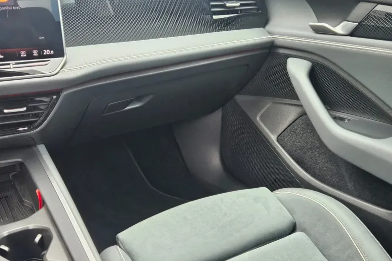 Volkswagen Passat din 2024 cu 14.570 km - oferta VOL182659 - foto 9