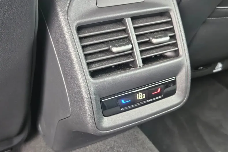 Volkswagen Passat din 2024 cu 14.570 km - oferta VOL182659 - foto 12