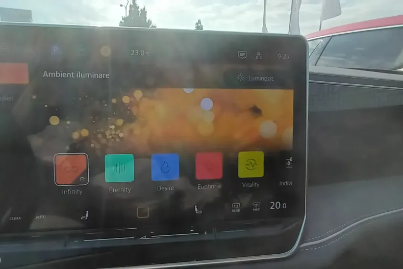 Volkswagen Passat din 2024 cu 14.570 km - oferta VOL182659 - foto 31