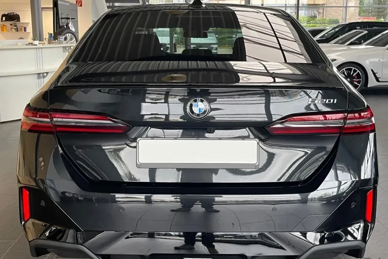 BMW Seria 5 din 2025 cu 9.645 km - oferta BMW182661 - foto 7