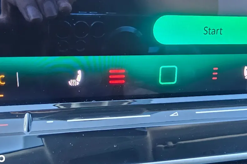 Volkswagen Passat din 2024 cu 13.236 km - oferta VOL182677 - foto 24