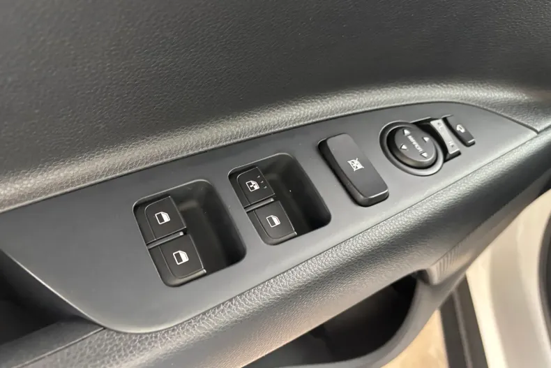 Kia Stonic din 2025 cu 21.200 km - oferta KIA182689 - foto 13