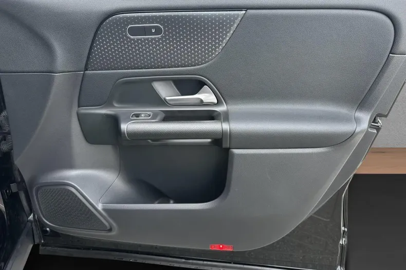 Mercedes-Benz GLA din 2023 cu 45.389 km - oferta MER182692 - foto 16