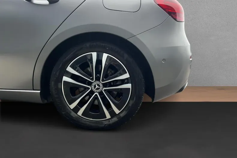 Mercedes-Benz A 250 (Clasa A) din 2023 cu 21.057 km - oferta MER182697 - foto 9