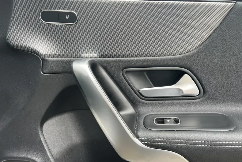 Mercedes-Benz A 250 (Clasa A) din 2023 cu 21.057 km - oferta MER182697 - foto 15