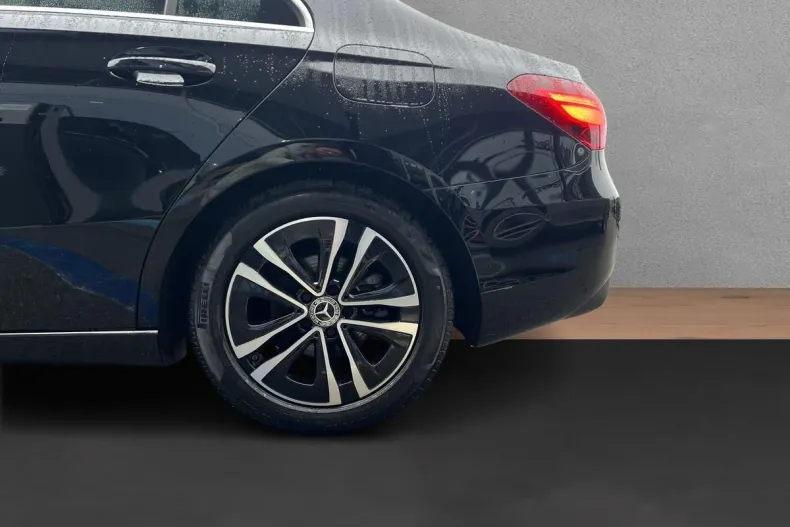 Mercedes-Benz A 180 (Clasa A) din 2024 cu 22.641 km - oferta MER182701 - foto 9