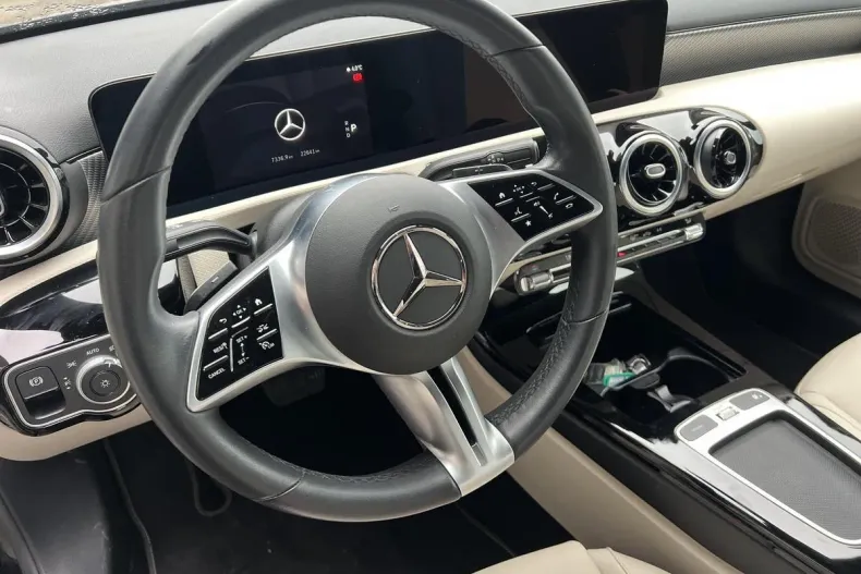 Mercedes-Benz A 180 (Clasa A) din 2024 cu 22.641 km - oferta MER182701 - foto 11