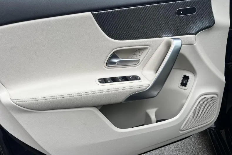 Mercedes-Benz A 180 (Clasa A) din 2024 cu 22.641 km - oferta MER182701 - foto 15