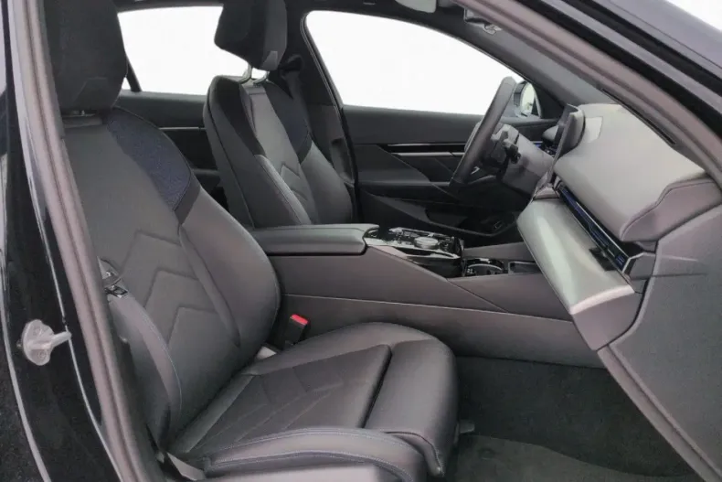 BMW 520 (Seria 5) din 2025 cu 8.901 km - oferta BMW182783 - foto 11