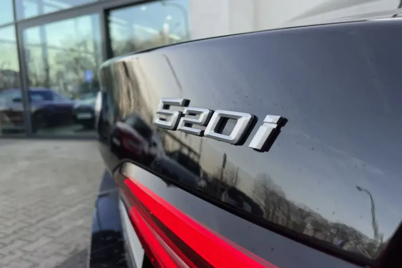 BMW 520 (Seria 5) din 2024 cu 27.054 km - oferta BMW182793 - foto 38