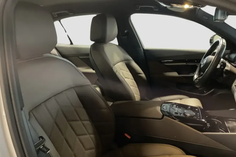 BMW 520 (Seria 5) din 2024 cu 19.122 km - oferta BMW182798 - foto 8