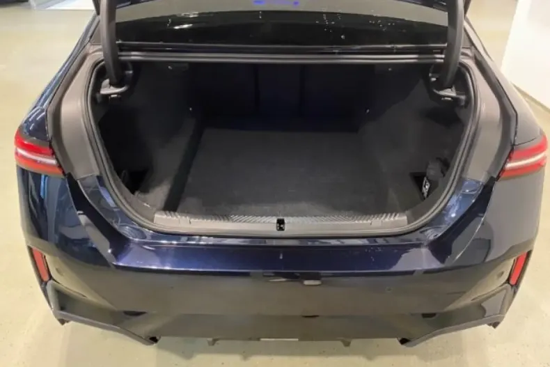 BMW 520 (Seria 5) din 2025 cu 25.041 km - oferta BMW182801 - foto 20