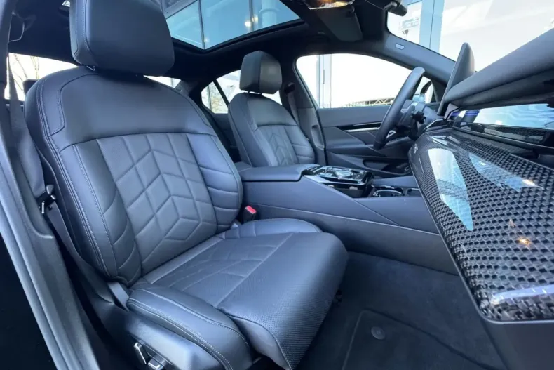 BMW 520 (Seria 5) din 2025 cu 24.776 km - oferta BMW182807 - foto 17