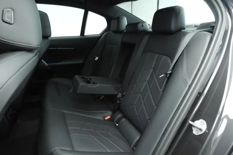 BMW 530 (Seria 5) din 2025 cu 26.000 km - oferta BMW182835 - foto 8