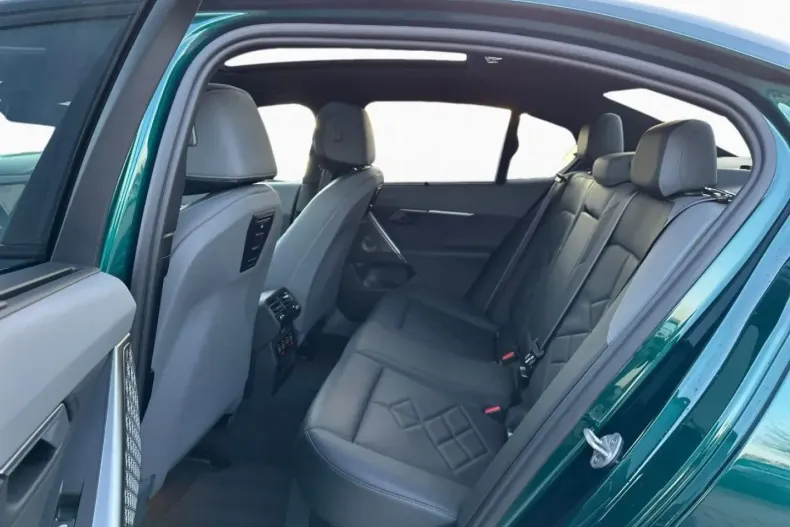 BMW 530 (Seria 5) din 2024 cu 3.045 km - oferta BMW182836 - foto 12