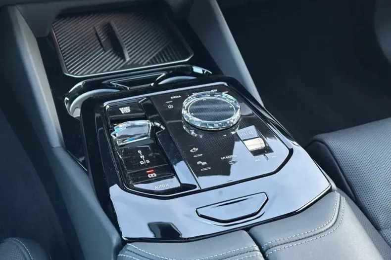 BMW 530 (Seria 5) din 2024 cu 3.045 km - oferta BMW182836 - foto 19