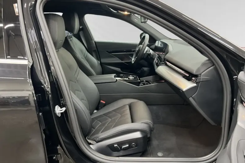 BMW 530 (Seria 5) din 2025 cu 5.537 km - oferta BMW182837 - foto 9