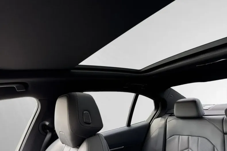 BMW 530 (Seria 5) din 2025 cu 6.862 km - oferta BMW182839 - foto 17