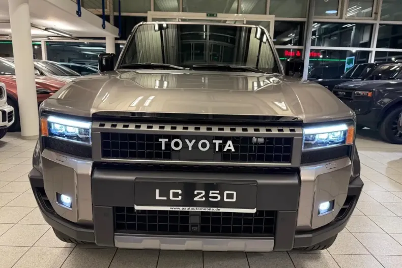 Toyota Land Cruiser din 2025 cu 4.080 km - oferta TOY182859 - foto 2