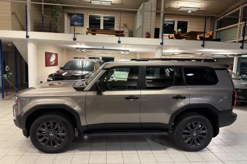 Toyota Land Cruiser din 2025 cu 4.080 km - oferta TOY182859 - foto 3