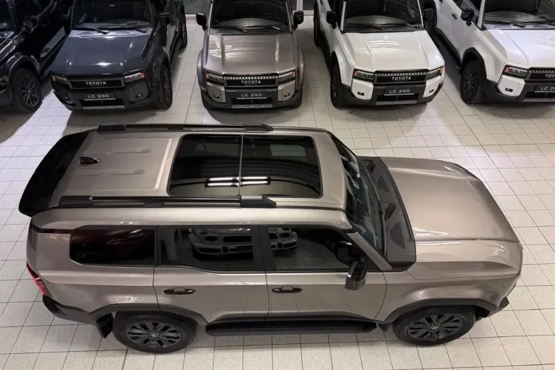 Toyota Land Cruiser din 2025 cu 4.080 km - oferta TOY182859 - foto 6