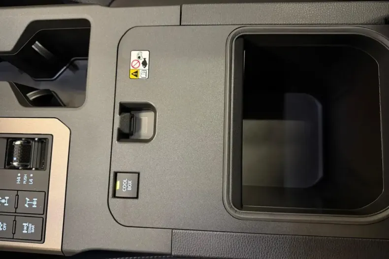 Toyota Land Cruiser din 2025 cu 4.080 km - oferta TOY182859 - foto 12