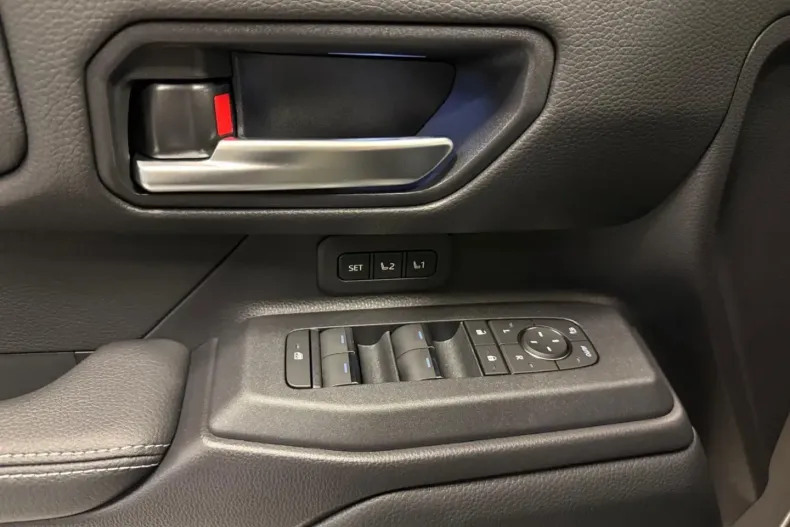 Toyota Land Cruiser din 2025 cu 4.080 km - oferta TOY182859 - foto 13