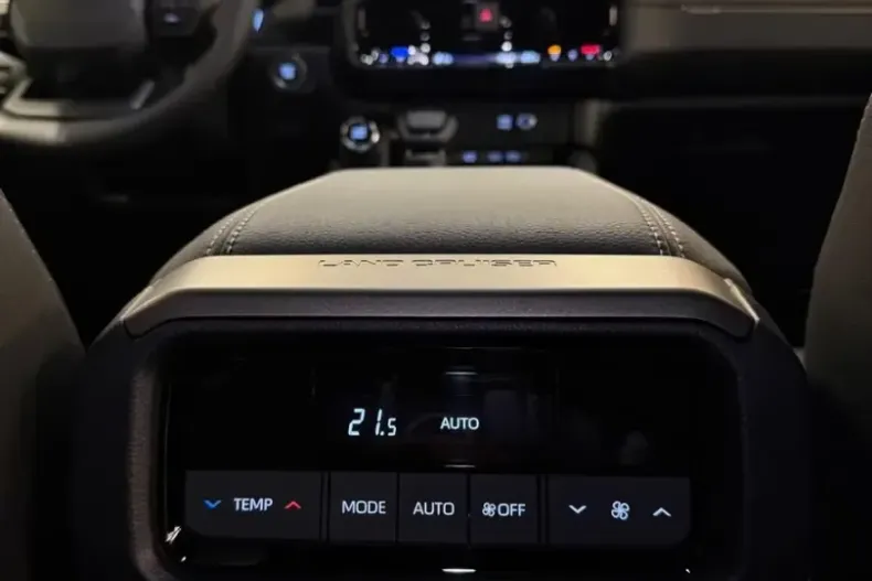 Toyota Land Cruiser din 2025 cu 4.080 km - oferta TOY182859 - foto 14