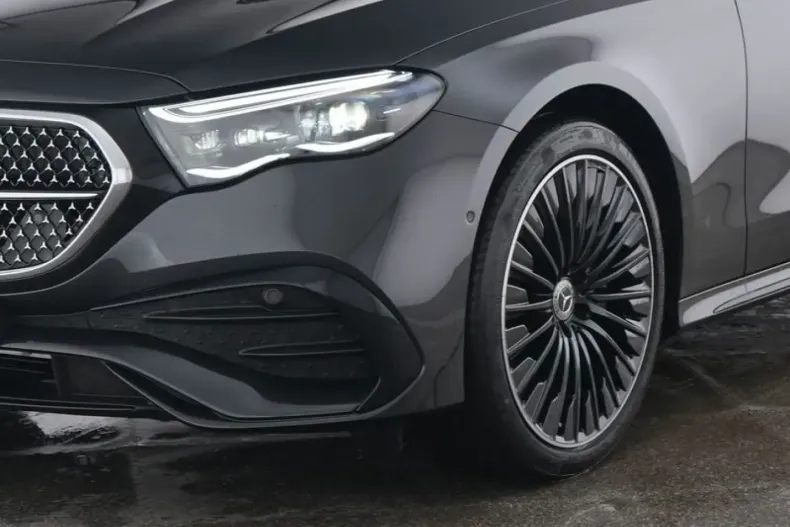 Mercedes-Benz E 400 (Clasa E) din 2024 cu 23.523 km - oferta MER182904 - foto 3