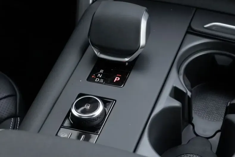 Land Rover Discovery din 2025 cu 7.620 km - oferta LAN182905 - foto 20