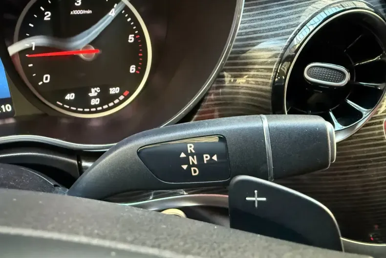 Mercedes-Benz V 300 (Clasa V) din 2021 cu 53.388 km - oferta MER182942 - foto 12