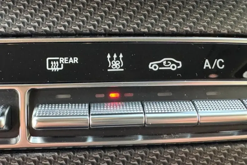 Mercedes-Benz V 300 (Clasa V) din 2021 cu 88.090 km - oferta MER182950 - foto 19