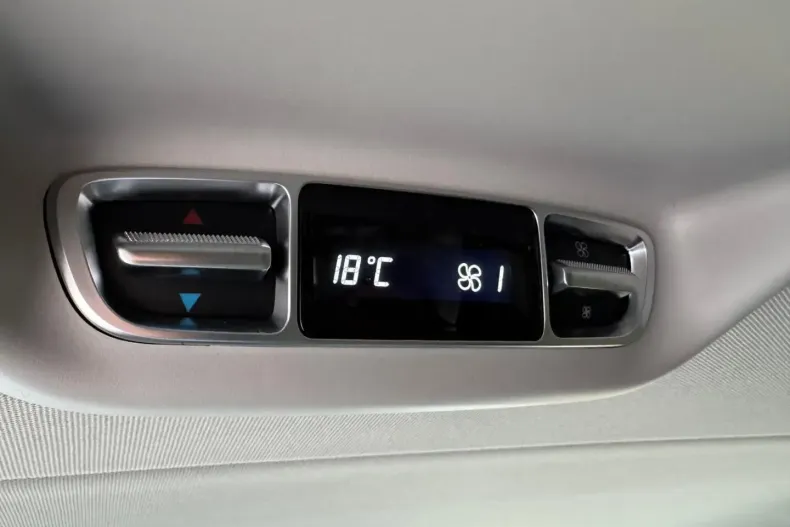 Mercedes-Benz V 300 (Clasa V) din 2021 cu 88.090 km - oferta MER182950 - foto 23