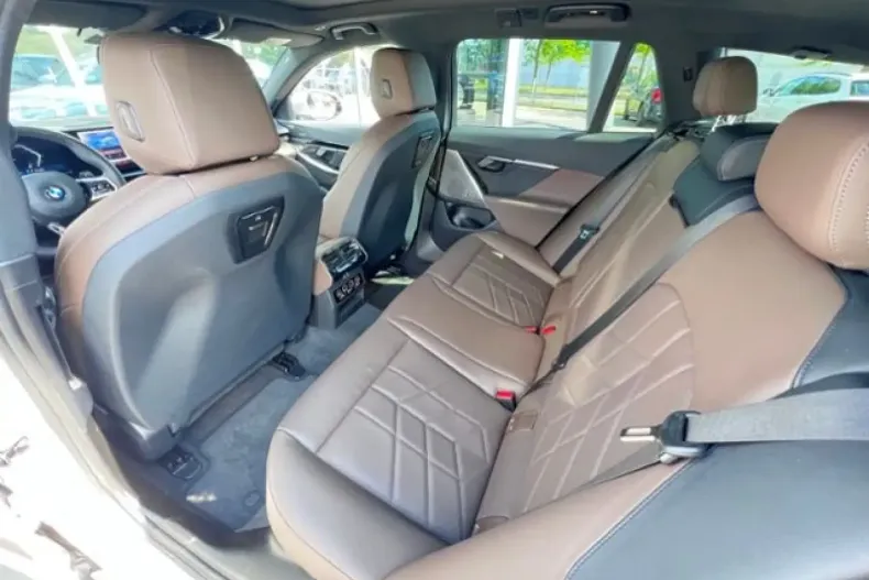 BMW 520 (Seria 5) din 2024 cu 22.500 km - oferta BMW182960 - foto 19