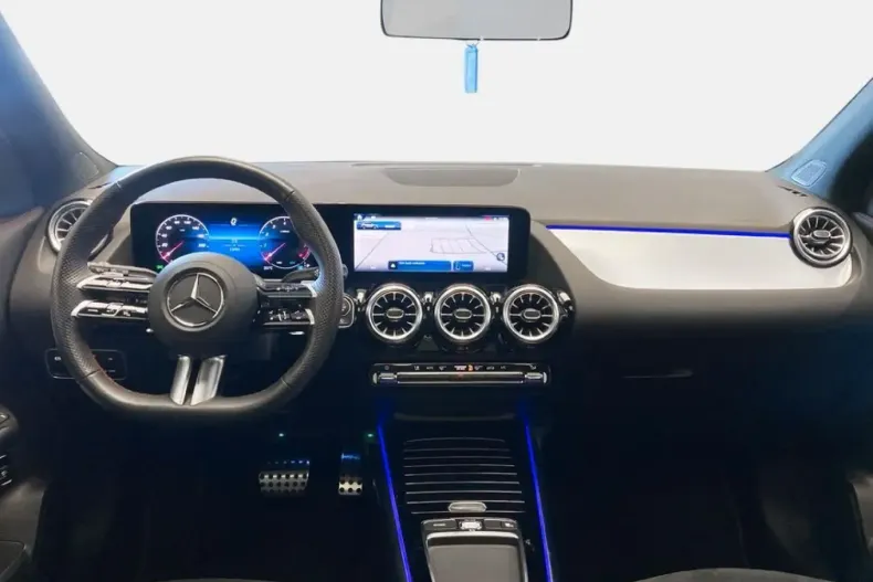 Mercedes-Benz GLA 180 (Clasa GLA) din 2024 cu 13.994 km - oferta MER182982 - foto 7