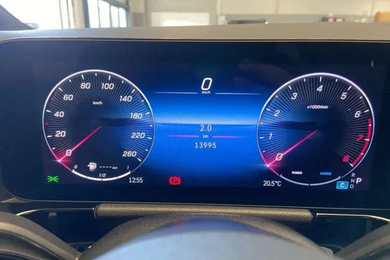 Mercedes-Benz GLA 180 (Clasa GLA) din 2024 cu 13.994 km - oferta MER182982 - foto 9