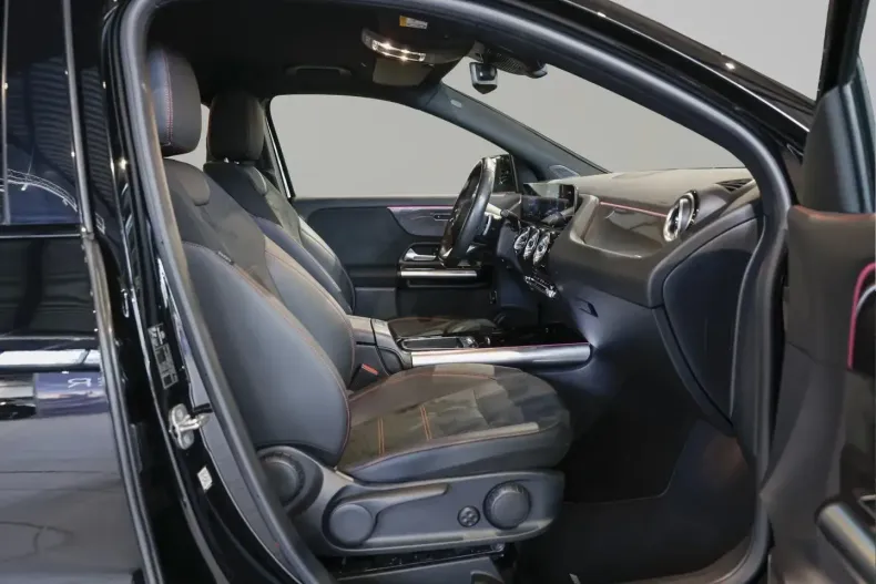 Mercedes-Benz GLA 200 (Clasa GLA) din 2024 cu 32.429 km - oferta MER182986 - foto 3