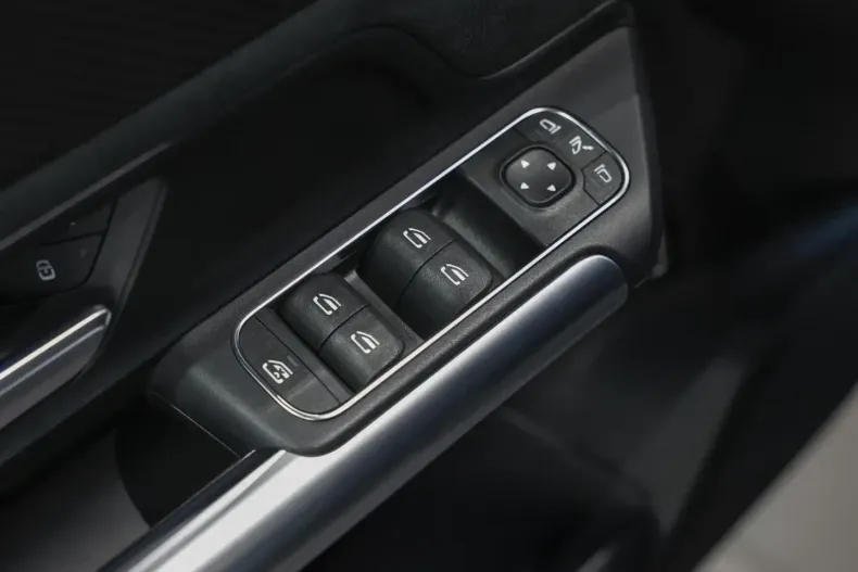 Mercedes-Benz GLA 200 (Clasa GLA) din 2024 cu 32.429 km - oferta MER182986 - foto 11