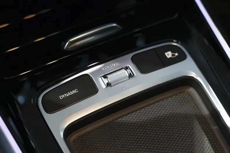 Mercedes-Benz GLA 200 (Clasa GLA) din 2024 cu 32.429 km - oferta MER182986 - foto 14