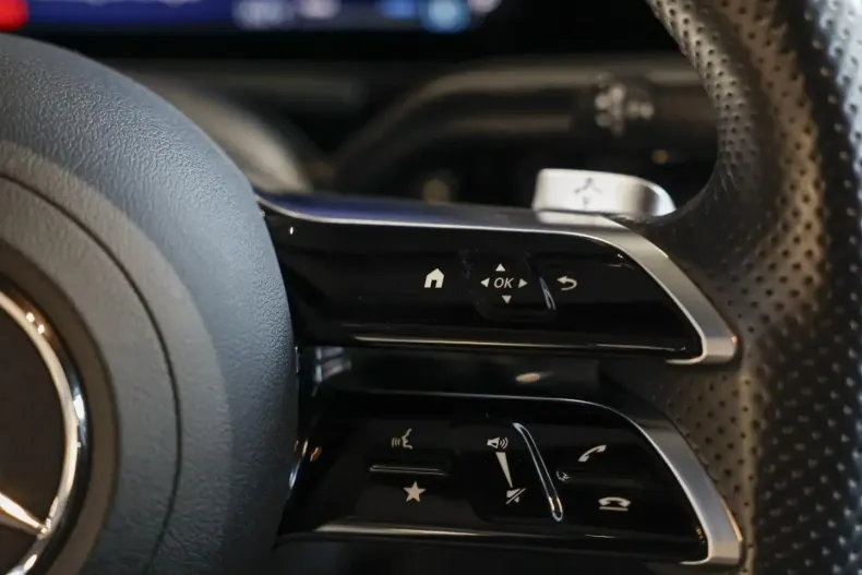 Mercedes-Benz GLA 200 (Clasa GLA) din 2024 cu 32.429 km - oferta MER182986 - foto 16