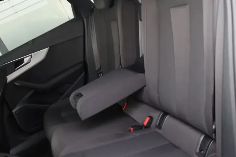 Audi A4 din 2022 cu 43.725 km - oferta AUD182988 - foto 17