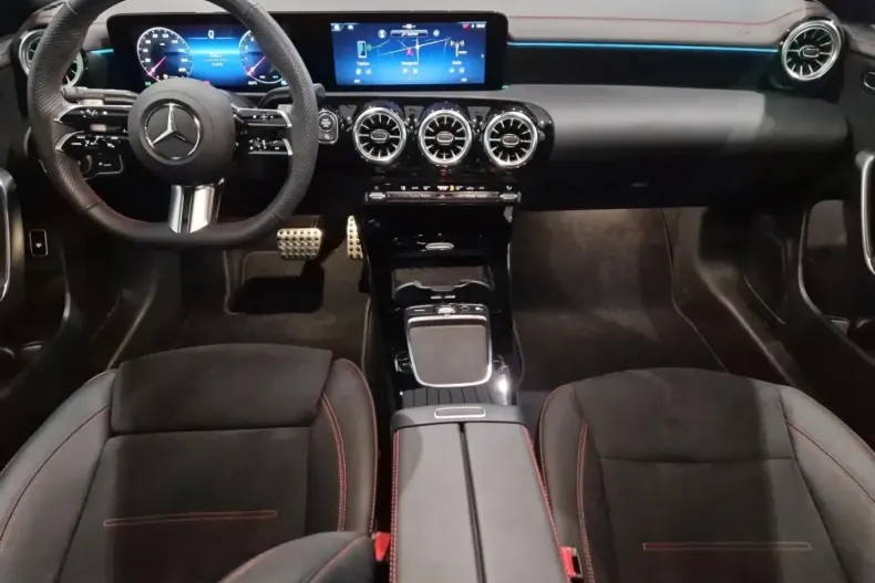 Mercedes-Benz CLA 200 (Clasa CLA) din 2024 cu 11.342 km - oferta MER182992 - foto 8