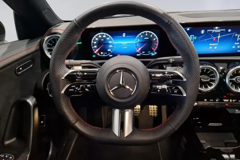 Mercedes-Benz CLA 200 (Clasa CLA) din 2024 cu 11.342 km - oferta MER182992 - foto 9