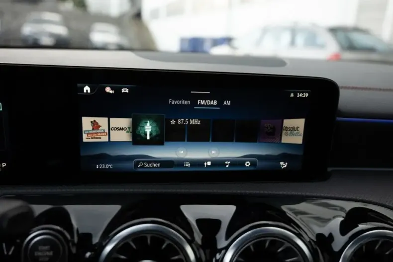 Mercedes-Benz CLA 200 (Clasa CLA) din 2024 cu 16.926 km - oferta MER182993 - foto 9