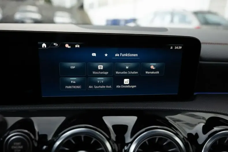 Mercedes-Benz CLA 200 (Clasa CLA) din 2024 cu 16.926 km - oferta MER182993 - foto 11