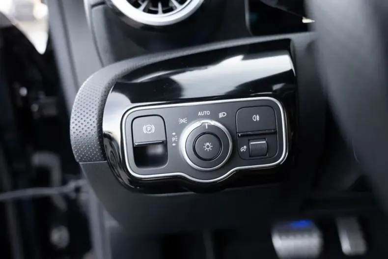 Mercedes-Benz CLA 200 (Clasa CLA) din 2024 cu 16.926 km - oferta MER182993 - foto 18