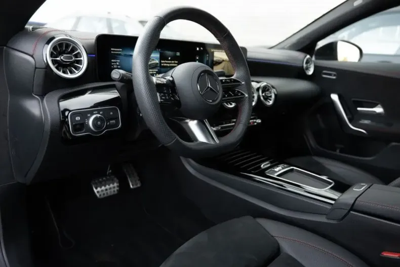 Mercedes-Benz CLA 200 (Clasa CLA) din 2024 cu 16.926 km - oferta MER182993 - foto 19