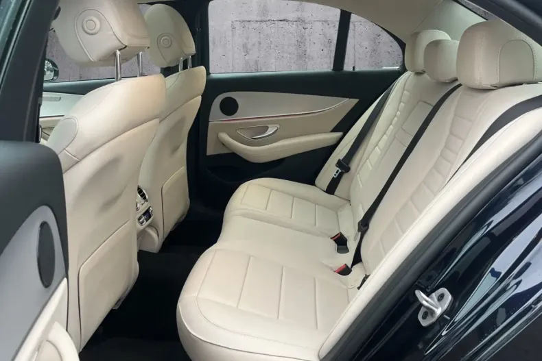 Mercedes-Benz E 300 (Clasa E) din 2023 cu 15.550 km - oferta MER182999 - foto 16