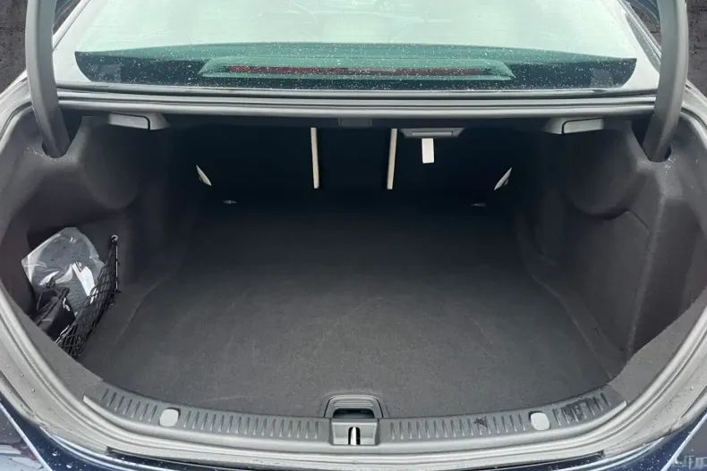 Mercedes-Benz E 300 (Clasa E) din 2023 cu 15.550 km - oferta MER182999 - foto 19