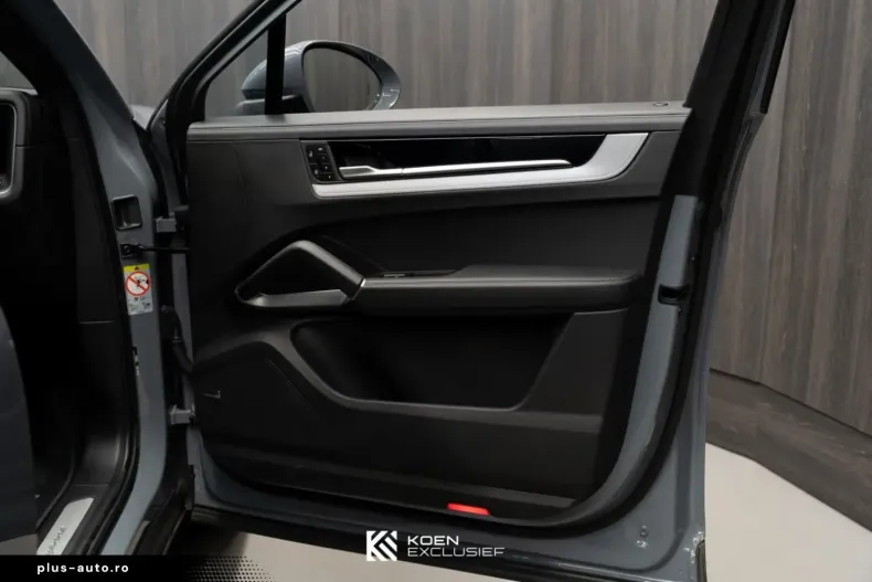 Porsche Cayenne din 2024 cu 49.216 km - oferta POR183030 - foto 9